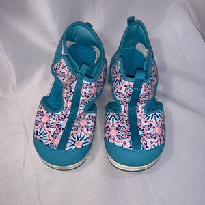 Lands’ End Sandals Kids Youth Size 4 Floral Teal Pink Closed Toe Shoes